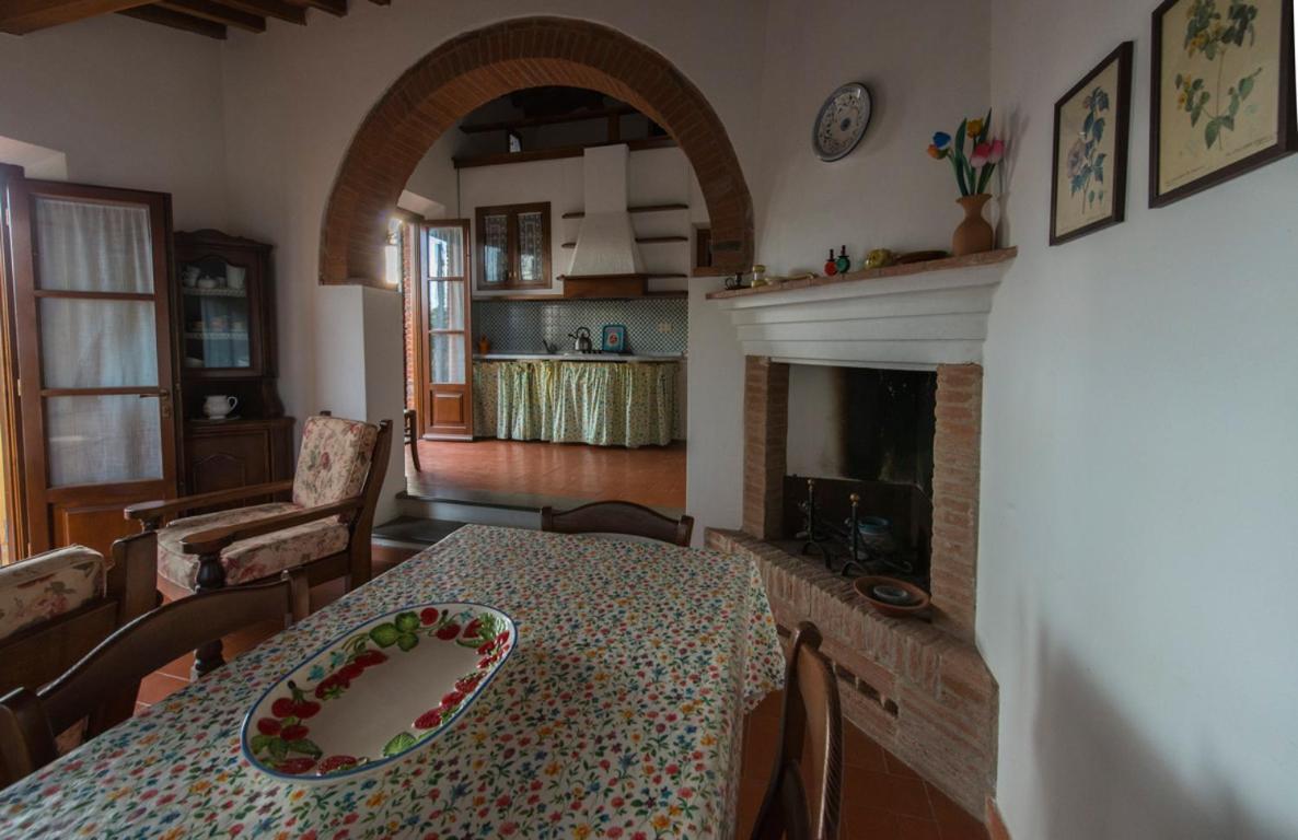 Agriturismo Poggio Al Tesoro Crespina Εξωτερικό φωτογραφία